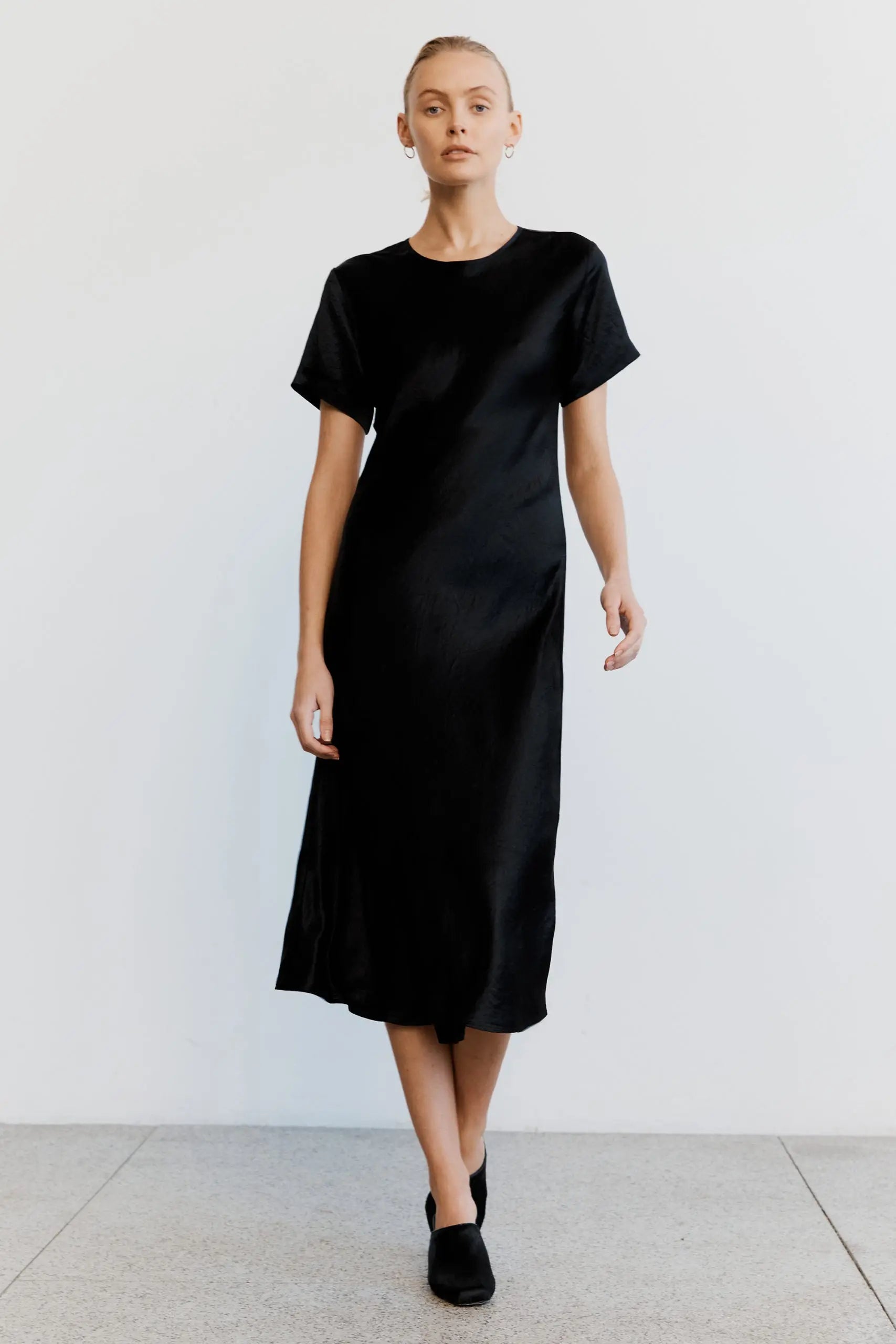 CRUSH BIAS TEE MIDI DRESS - BLACK - Leela Rose Boutique
